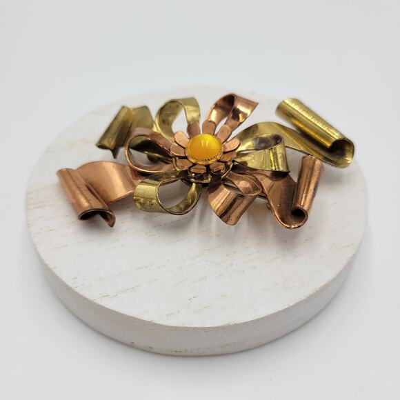 Vintage Two Tone Copper & Gold Ribbon Flower Brooch Pin Yellow Faux Pearl Stone - Picture 2 of 12